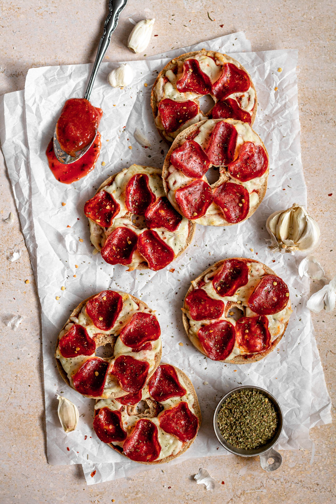 Easy 30 Minute Homemade Pizza Bagels